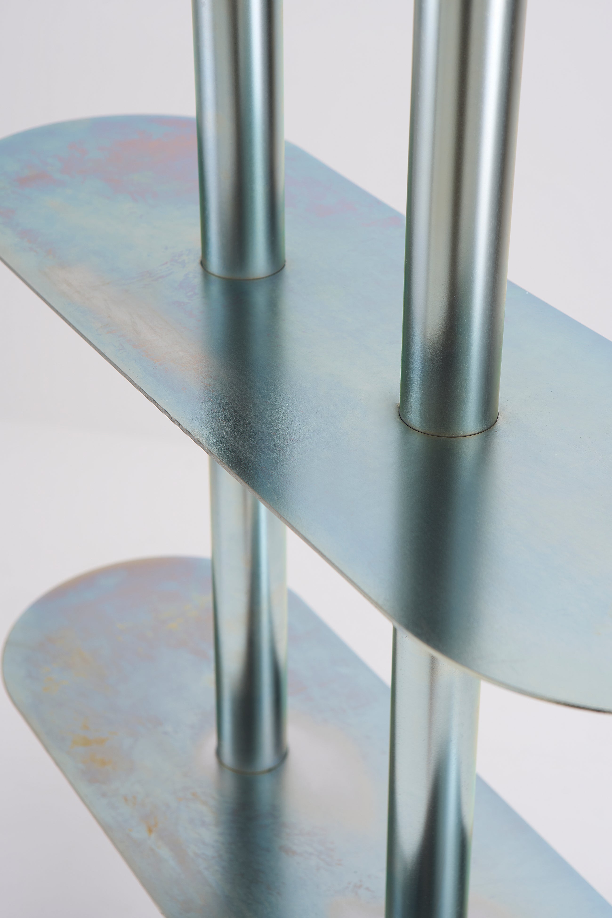 Estantería de zinc curva