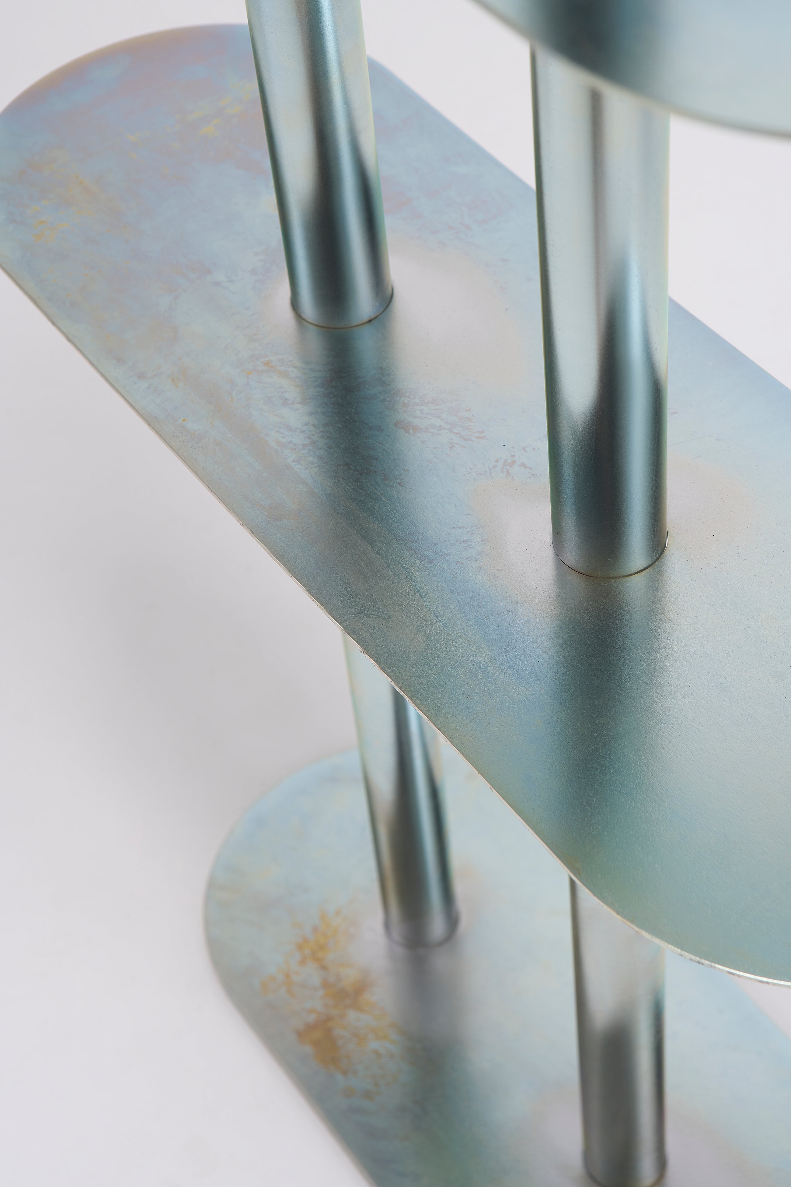 Estantería de zinc curva