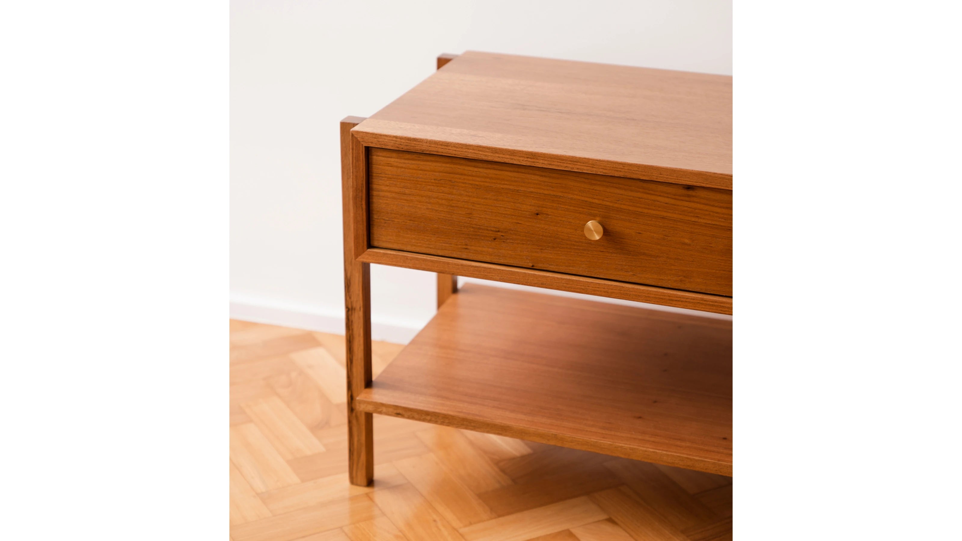 Taga Bedside Table