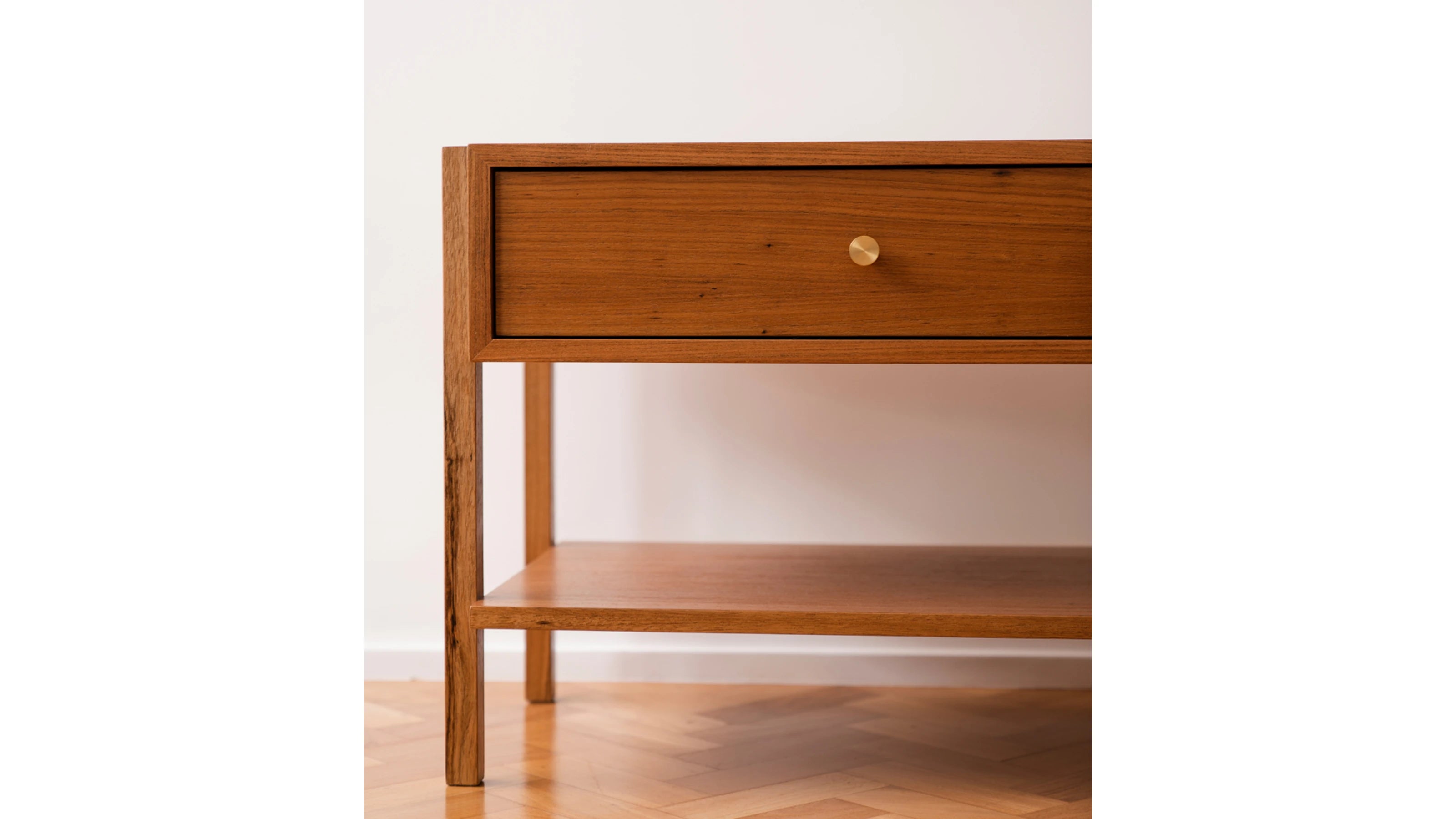 Taga Bedside Table