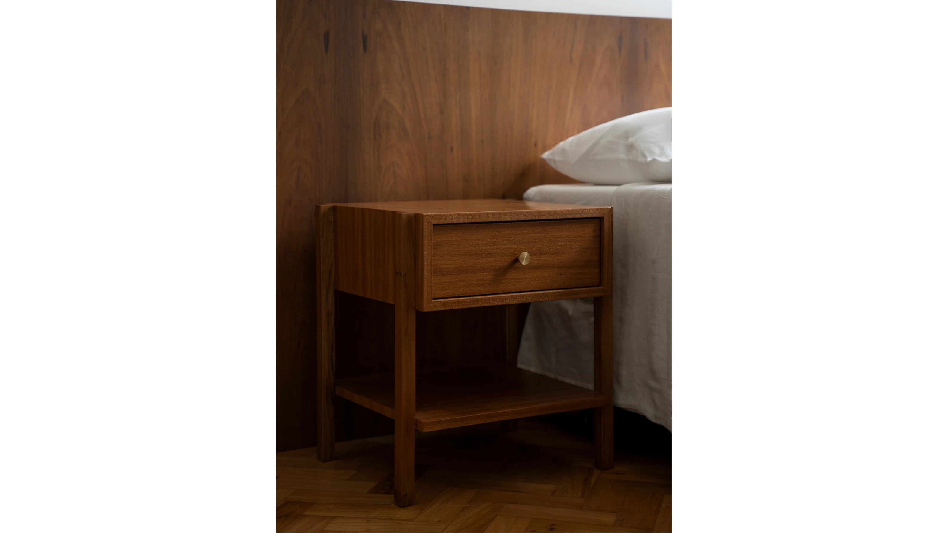 Taga Bedside Table