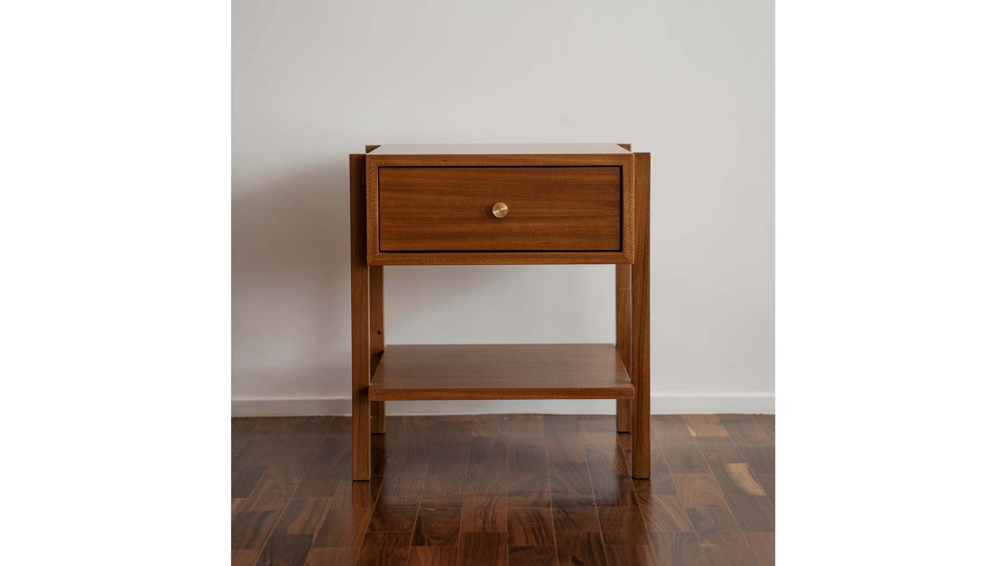 Taga Bedside Table