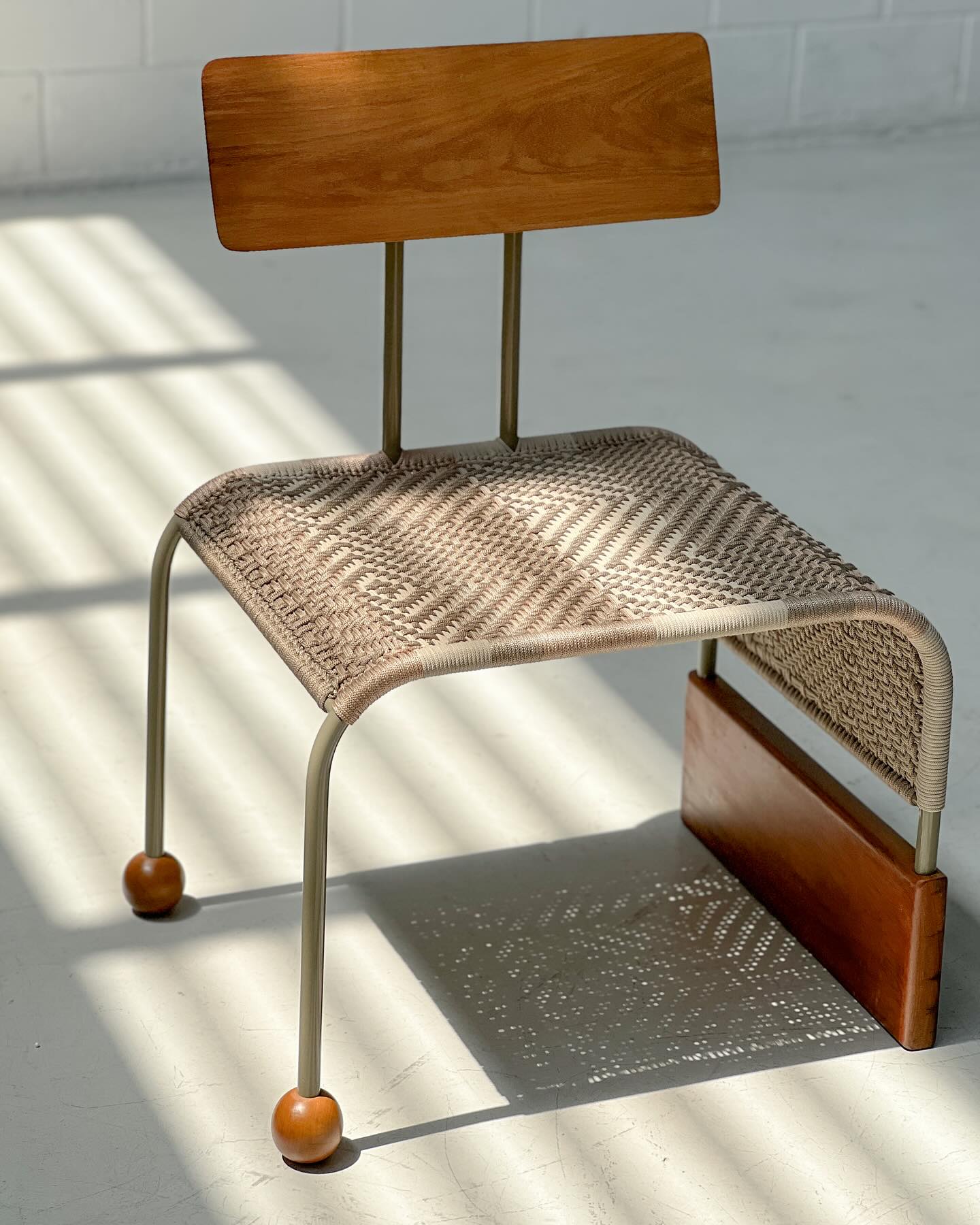 Dinda Armchair