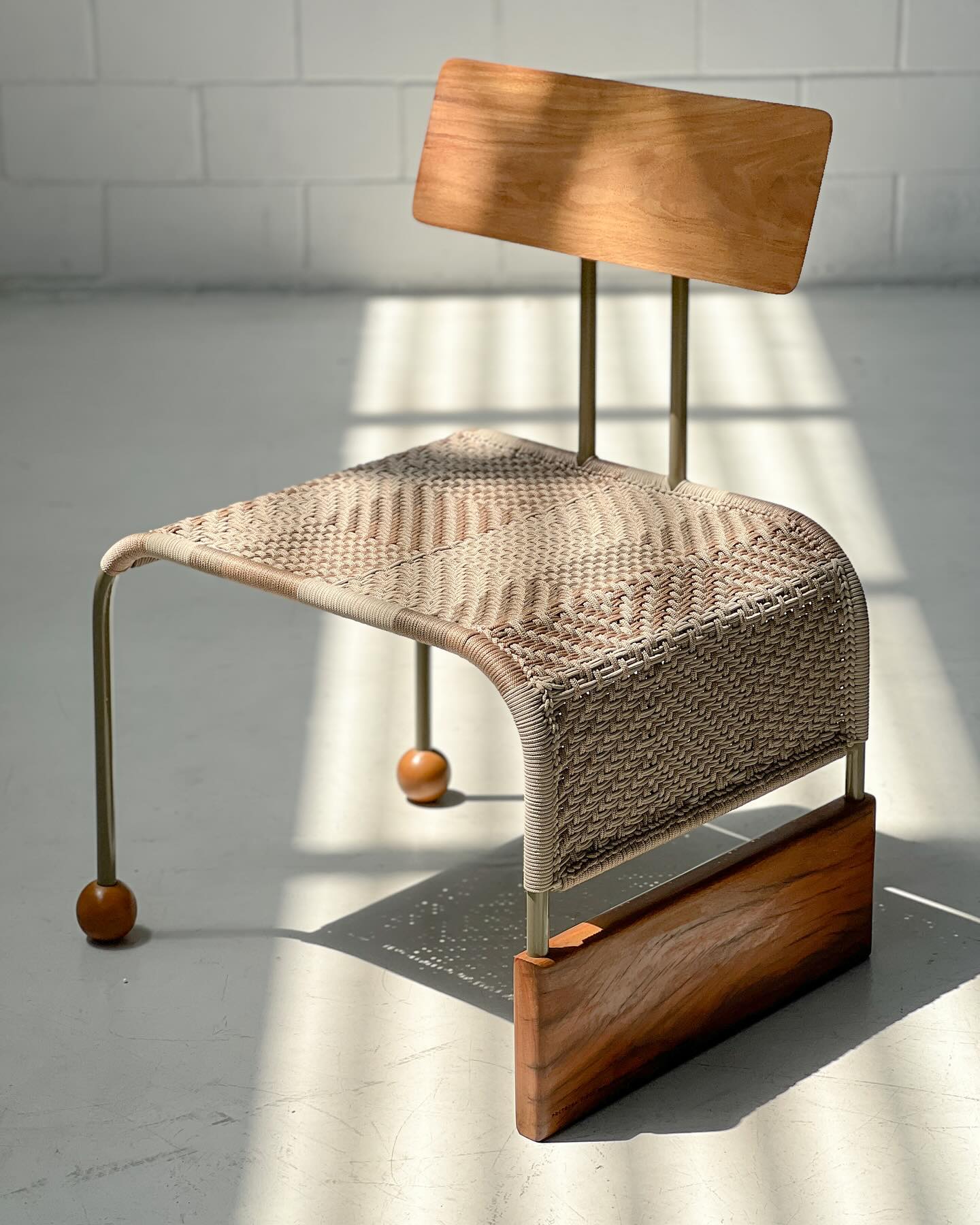 Dinda Armchair