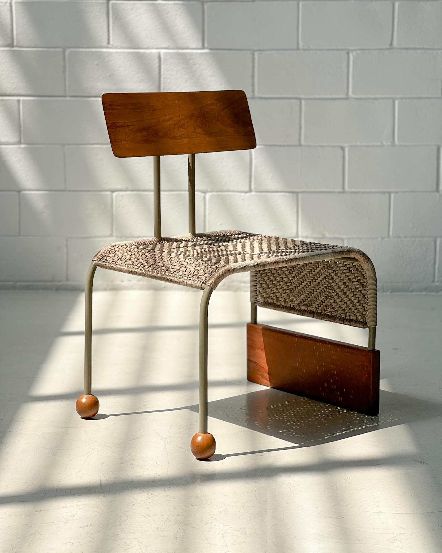 Dinda Armchair