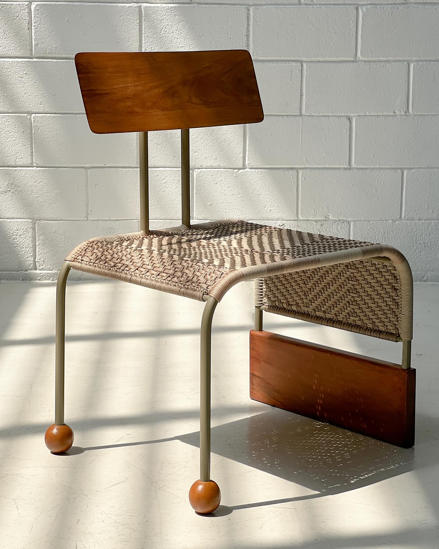 Dinda Armchair