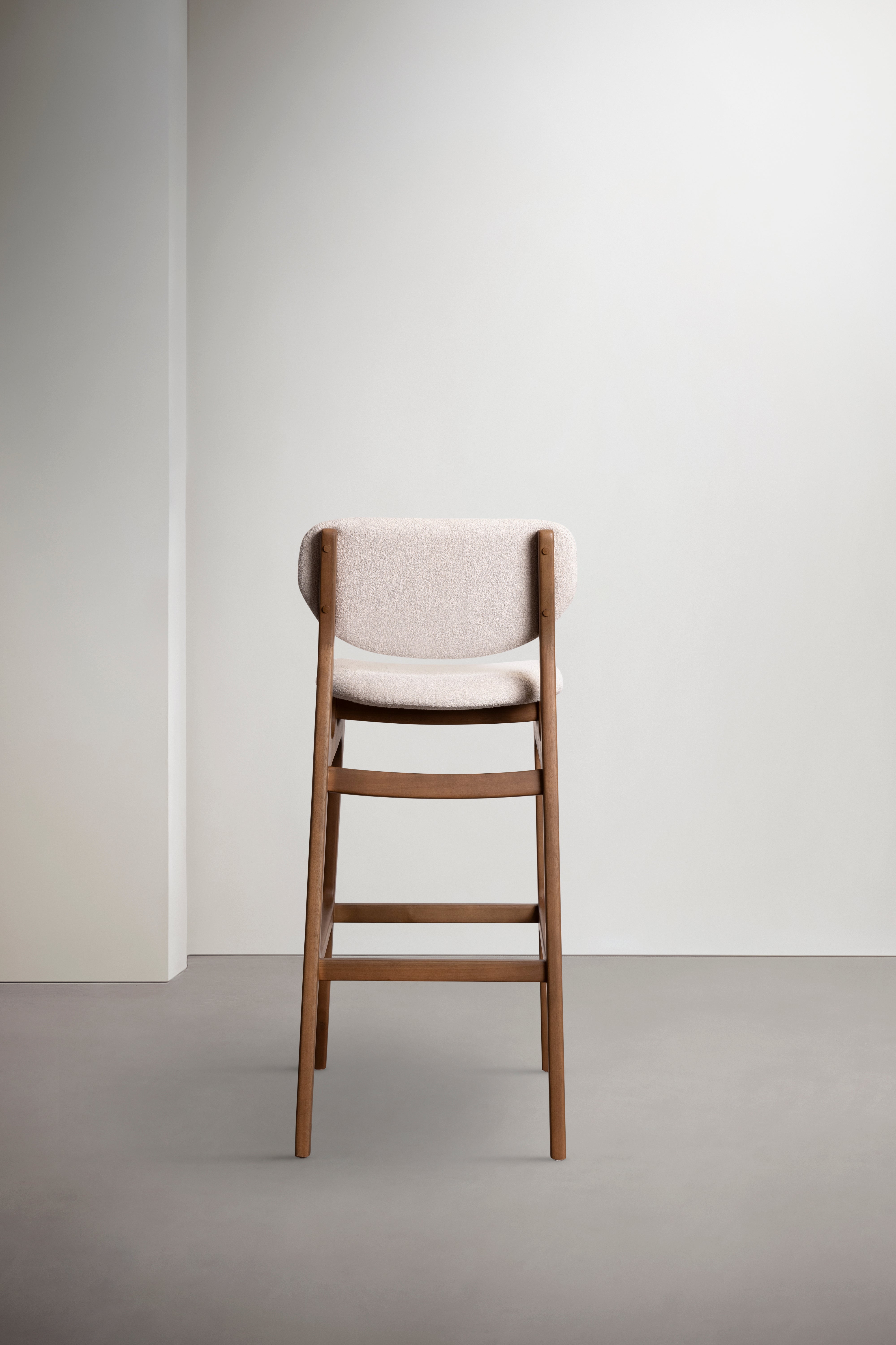 Carry High Stool