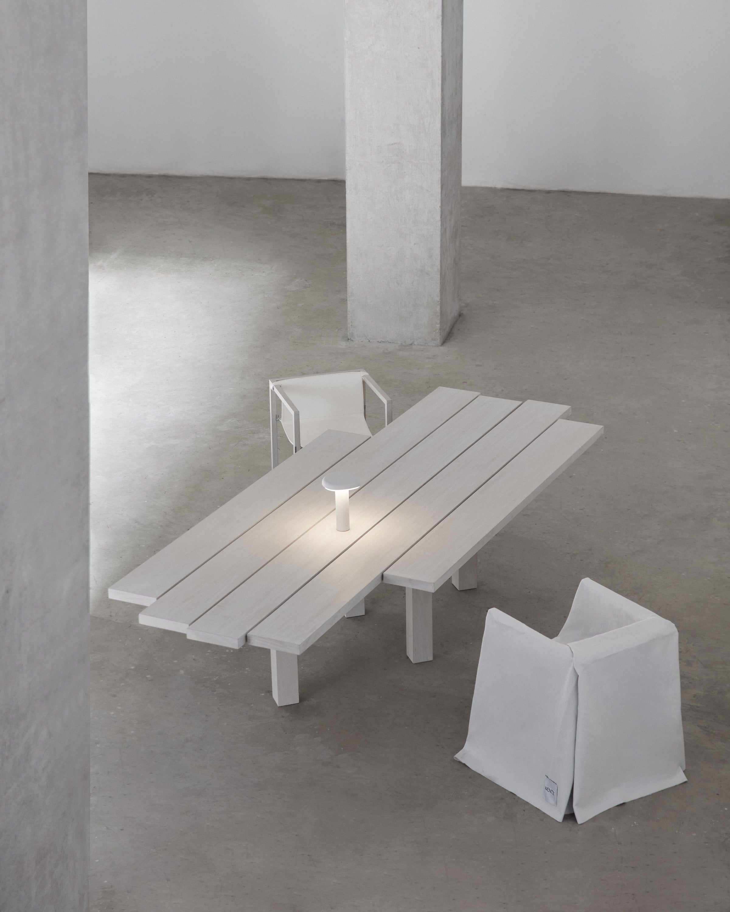 Tabua Dining Table