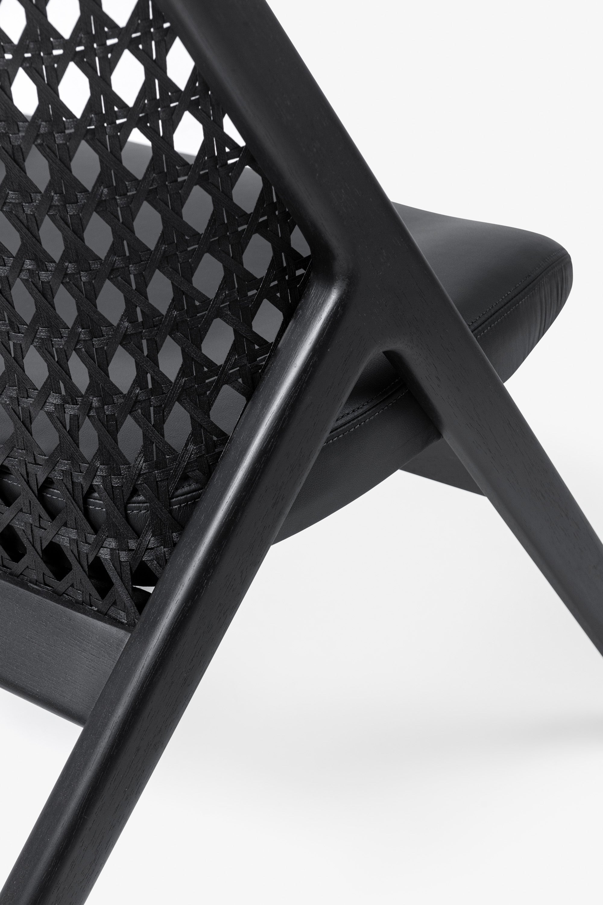 Tela Lounge Chair