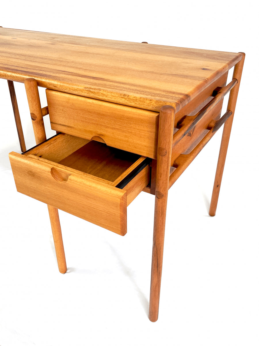 Gui Writing Desk