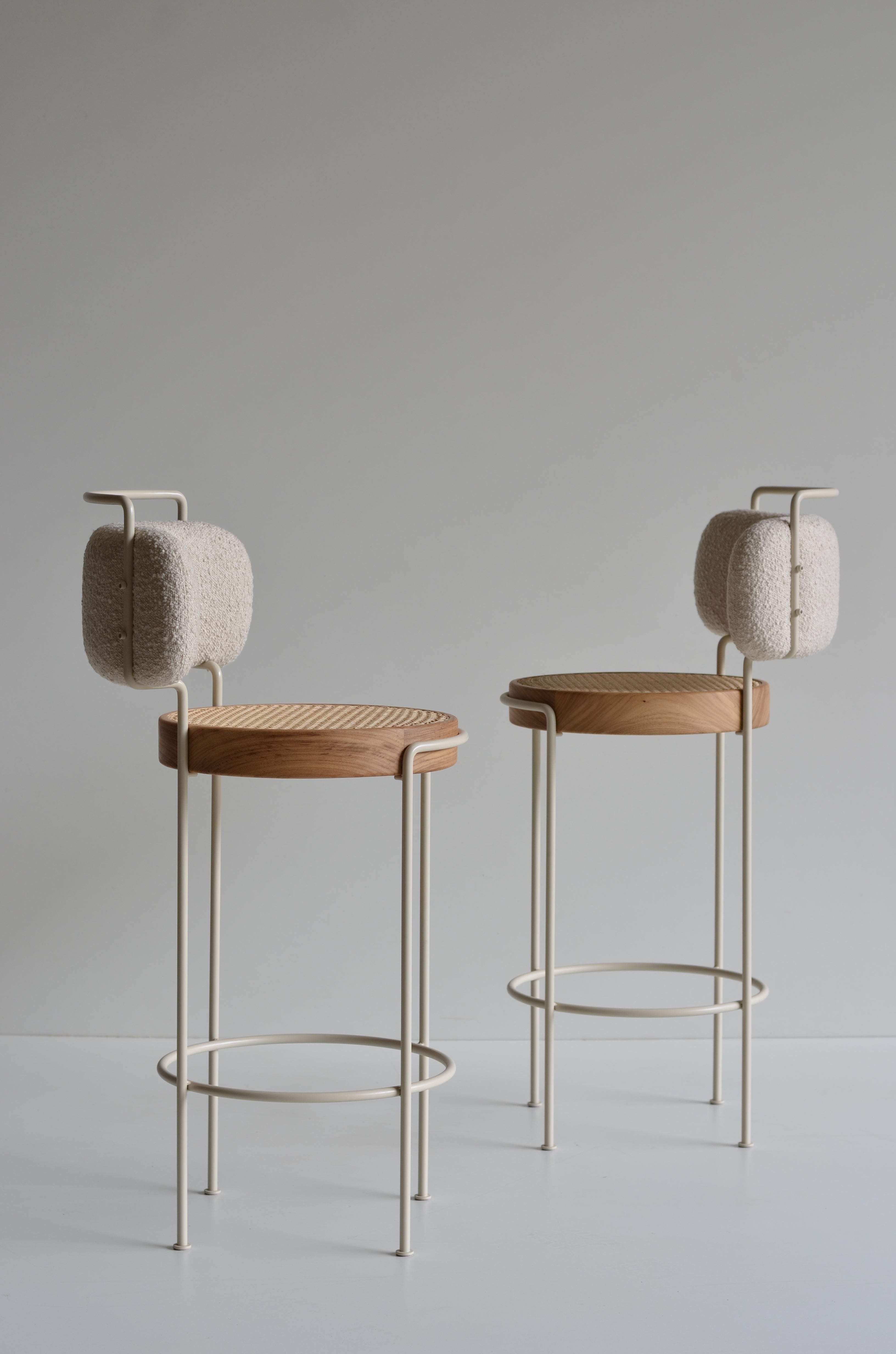 Iaiá High Stool (With Backrest) – Artekura