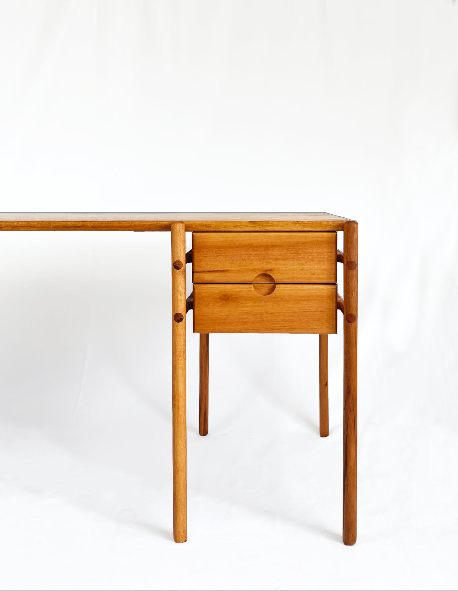 Gui Writing Desk